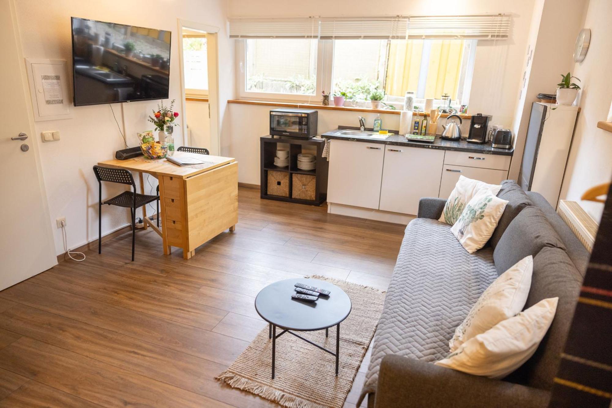 Ideal Fuer Kurze Aufenthalte - Gemuetliches 1-Zimmer-Apartment Adelsdorf Esterno foto