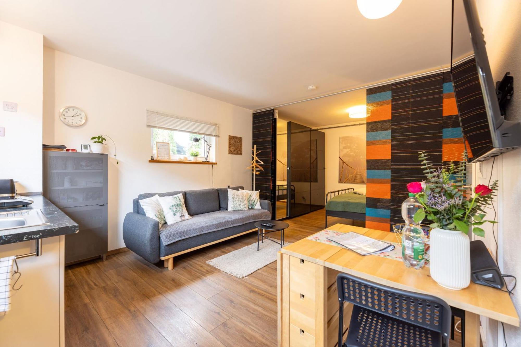 Ideal Fuer Kurze Aufenthalte - Gemuetliches 1-Zimmer-Apartment Adelsdorf Esterno foto