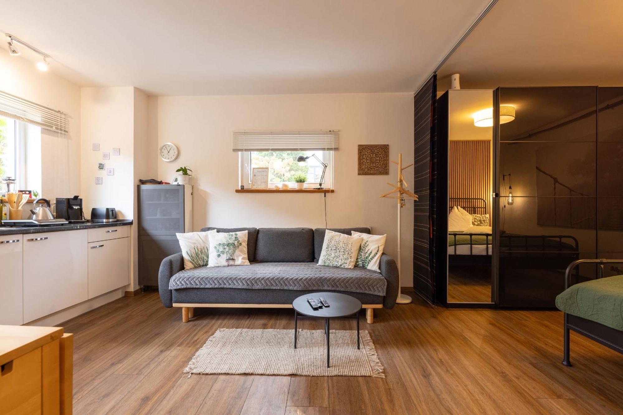 Ideal Fuer Kurze Aufenthalte - Gemuetliches 1-Zimmer-Apartment Adelsdorf Esterno foto