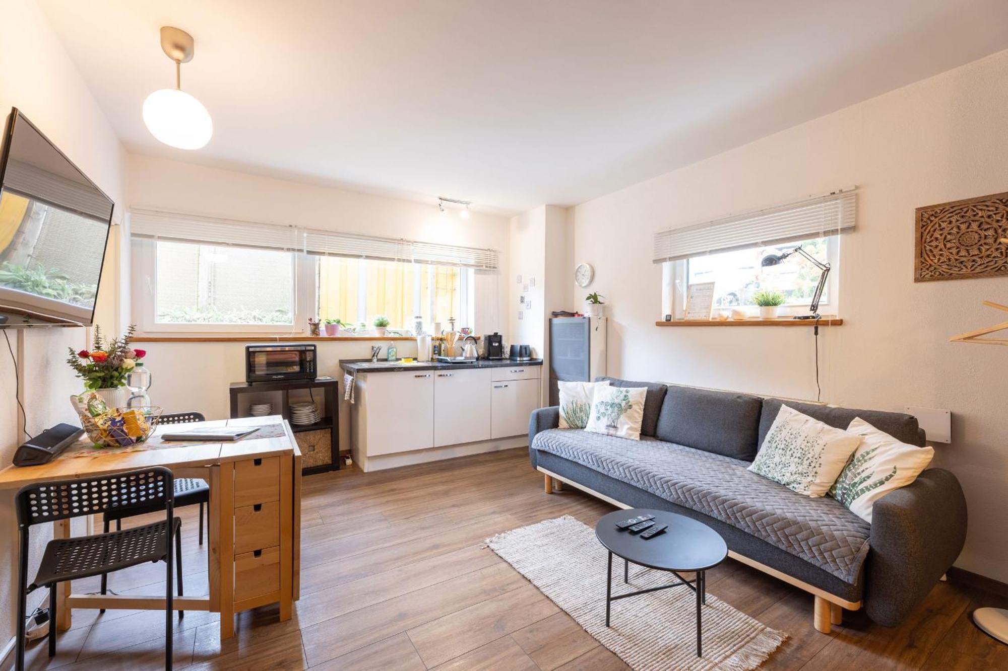 Ideal Fuer Kurze Aufenthalte - Gemuetliches 1-Zimmer-Apartment Adelsdorf Esterno foto